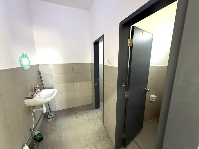 Cluster Factory for Sale in Eco Business Park 1 (Johor Bahru) - Kelly Wai - Bathroom - PropertyGuru.com.my