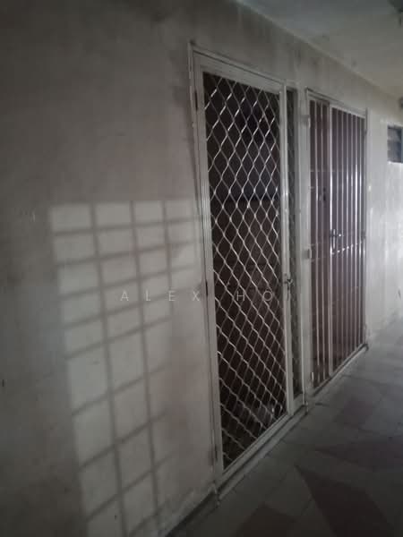 Pangsapuri untuk Dijual di Pearl Tower (Ria) - Alex Ho - Corridor - PropertyGuru.com.my