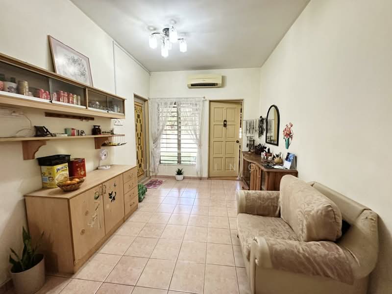 2-storey Terraced House for Sale in Taman Sungai Besi Indah (Seri Kembangan) - Jun Ming - Living Room - PropertyGuru.com.my