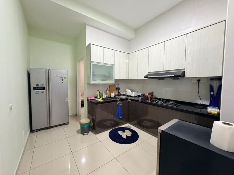 Cluster House for Rent in Bukit Indah (Iskandar Puteri (Nusajaya)) - Amir Raziq - Kitchen - PropertyGuru.com.my
