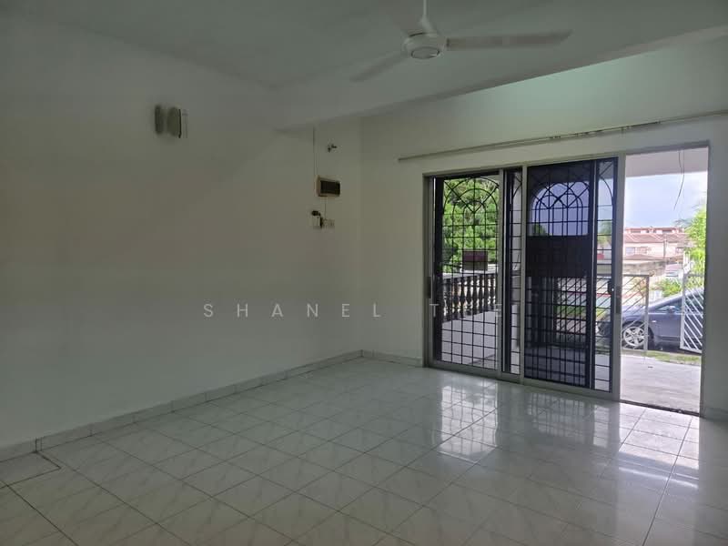 Rumah Teres 2 Tingkat untuk Dijual di Taman Titiwangsa (Kluang) - Shanel Tee - Living Room - PropertyGuru.com.my