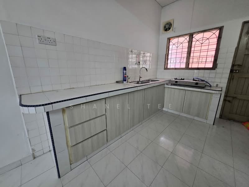 Rumah Teres 2 Tingkat untuk Dijual di Taman Titiwangsa (Kluang) - Shanel Tee - Kitchen - PropertyGuru.com.my