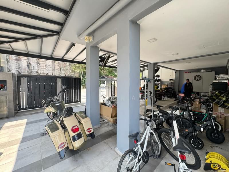 Semi-Detached House for Sale in Ukay Perdana (Ulu Kelang) - Azli Ibrahim - Car Park - PropertyGuru.com.my