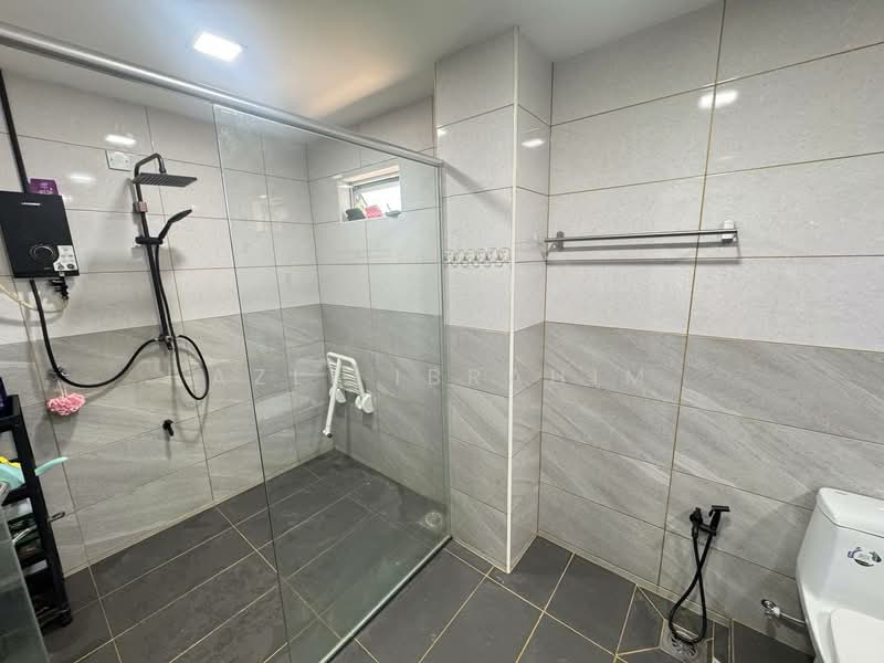 Semi-Detached House for Sale in Ukay Perdana (Ulu Kelang) - Azli Ibrahim - Bathroom - PropertyGuru.com.my