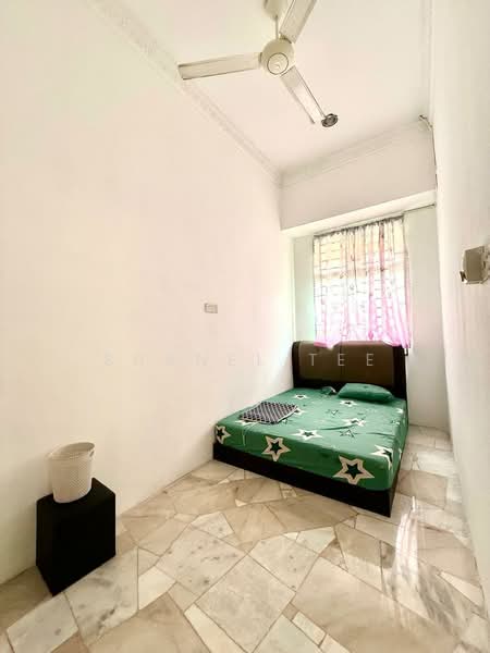 1-storey Terraced House for Rent in Taman Majupadu (Kluang) - Shanel Tee - Bedroom - PropertyGuru.com.my