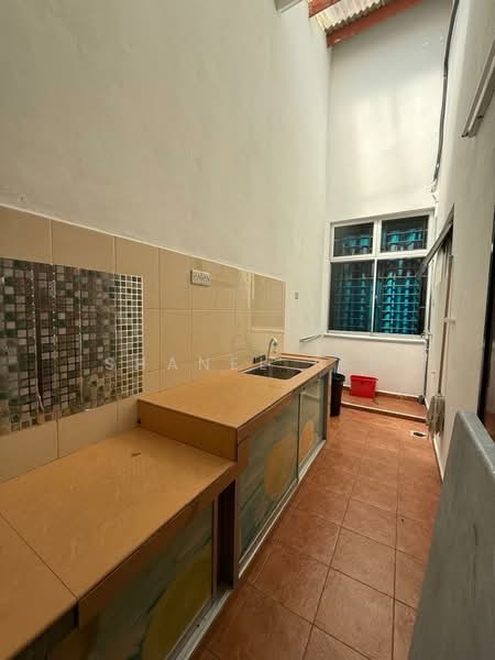1-storey Terraced House for Rent in Taman Majupadu (Kluang) - Shanel Tee - Kitchen - PropertyGuru.com.my