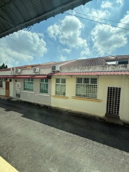 1-storey Terraced House for Rent in Taman Majupadu (Kluang) - Shanel Tee - Exterior - PropertyGuru.com.my