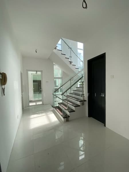Twin Villa for Sale in Taman Melawati (Ulu Kelang) - ZULL ARIFFIN - Entrance - PropertyGuru.com.my