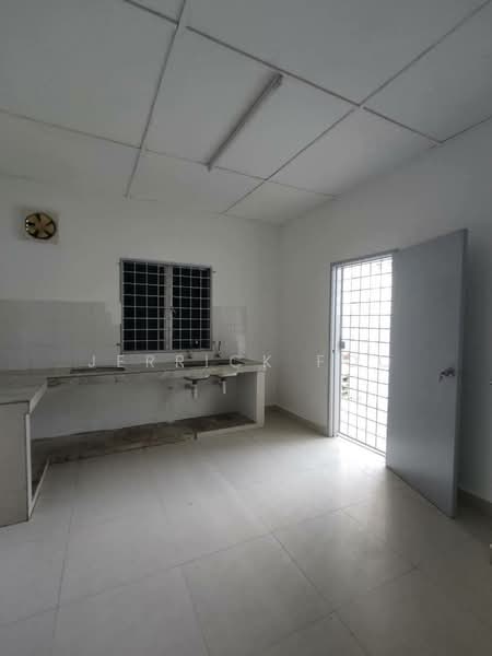 Rumah Teres 2 Tingkat untuk Dijual di Taman Lestari Putra (Seri Kembangan) - Jerrick Foo - Kitchen - PropertyGuru.com.my