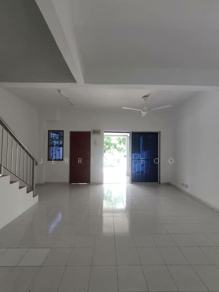 Rumah Teres 2 Tingkat untuk Dijual di Taman Lestari Putra (Seri Kembangan) - Jerrick Foo - Living Room - PropertyGuru.com.my