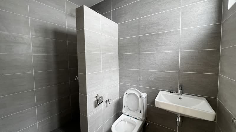 Semi-Detached House for Sale in Taman Semanja (Kajang) - Angel Ng - Bathroom - PropertyGuru.com.my