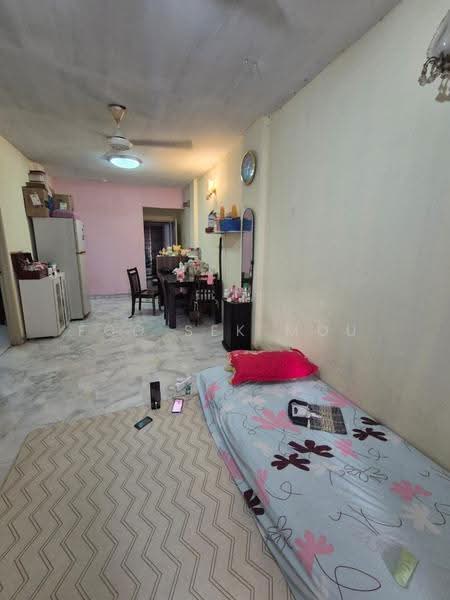 Pangsapuri untuk Dijual di Teratai Mewah Apartment Block 4 & 6 - Foo Sek Mou - Living Room - PropertyGuru.com.my
