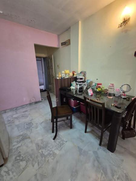 Pangsapuri untuk Dijual di Teratai Mewah Apartment Block 4 & 6 - Foo Sek Mou - Dining Room - PropertyGuru.com.my
