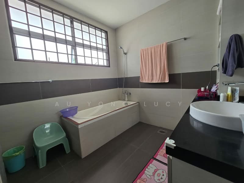 Rumah Berkembar untuk Dijual di Taman Molek (Johor Bahru) - Au Yong Lucy - Bathroom - PropertyGuru.com.my