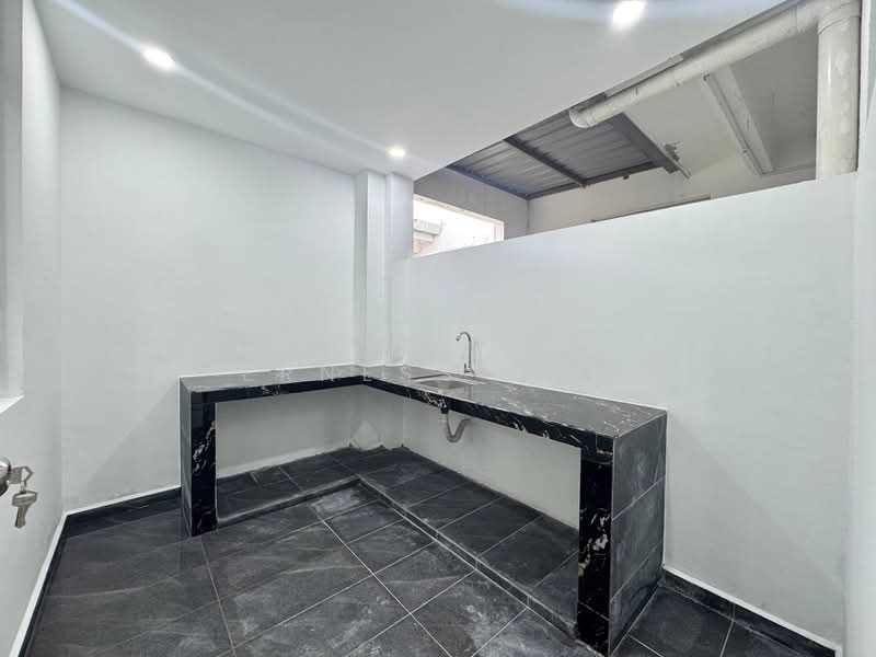 2-storey Terraced House for Sale in Taman Pulai Hijauan (Skudai) - Erness Tan - Kitchen - PropertyGuru.com.my