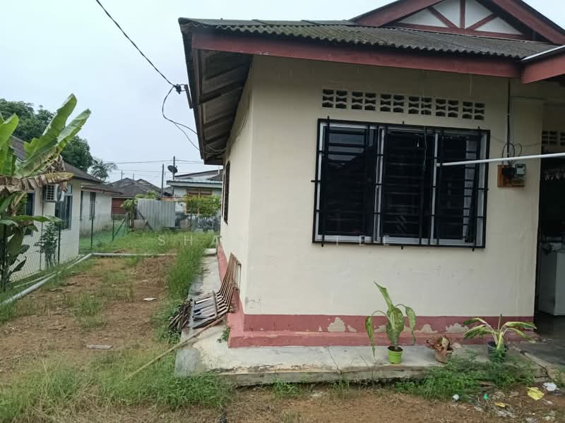 Bungalow for Sale in Taman Sri Lambak (Kluang) - Shanel Tee - Exterior - PropertyGuru.com.my