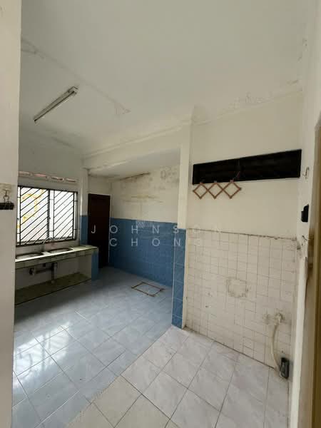 Rumah Teres 1 Tingkat untuk Dijual di Taman Universiti (Skudai) - Johnson Chong - Kitchen - PropertyGuru.com.my