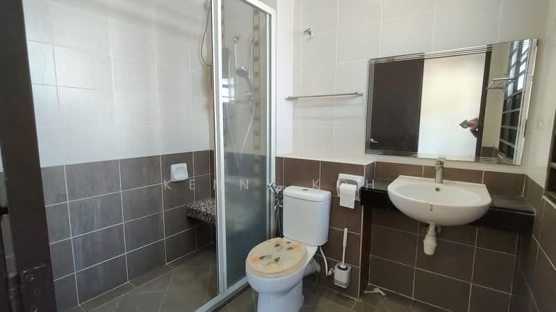 2-storey Terraced House for Sale in Bandar Kinrara Seksyen 5 (Bandar Kinrara) - Kenny Koh - Bathroom - PropertyGuru.com.my