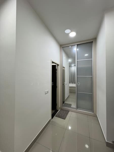 Kondominium untuk Dijual di Setia Sky Ville - Jess Teo - Corridor - PropertyGuru.com.my