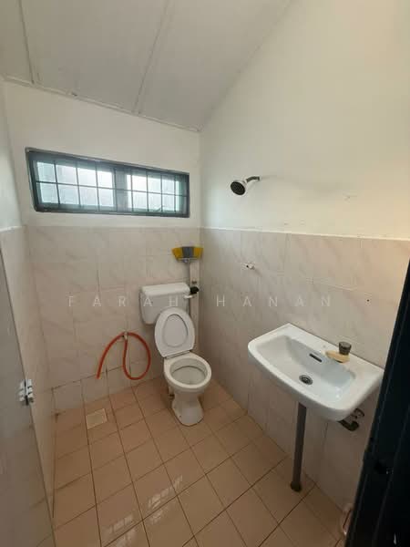 Semi-Detached House for Rent in Sepang (Selangor) - Farah Hanan - Bathroom - PropertyGuru.com.my