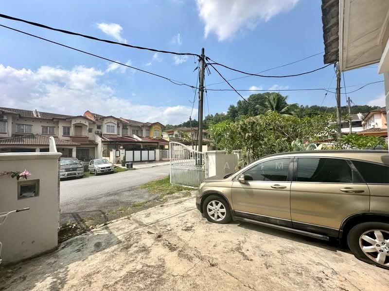 Rumah Teres 2 Tingkat untuk Dijual di Taman Lestari Perdana (Seri Kembangan) - Azli Ibrahim - Exterior - PropertyGuru.com.my