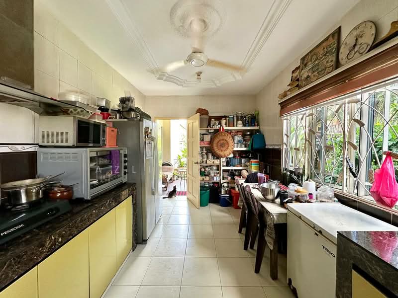Rumah Teres 2 Tingkat untuk Dijual di Taman Lestari Perdana (Seri Kembangan) - Azli Ibrahim - Kitchen - PropertyGuru.com.my