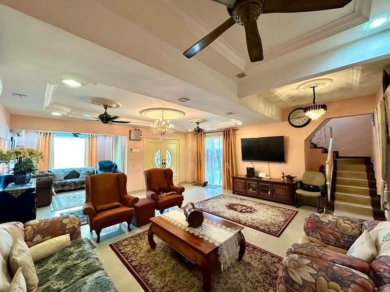 Rumah Teres 2 Tingkat untuk Dijual di Taman Lestari Perdana (Seri Kembangan) - Azli Ibrahim - Living Room - PropertyGuru.com.my