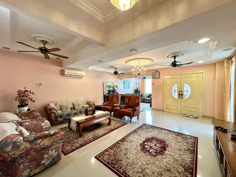 Rumah Teres 2 Tingkat untuk Dijual di Taman Lestari Perdana (Seri Kembangan) - Azli Ibrahim - Living Room - PropertyGuru.com.my