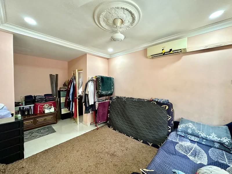 Rumah Teres 2 Tingkat untuk Dijual di Taman Lestari Perdana (Seri Kembangan) - Azli Ibrahim - Bedroom - PropertyGuru.com.my