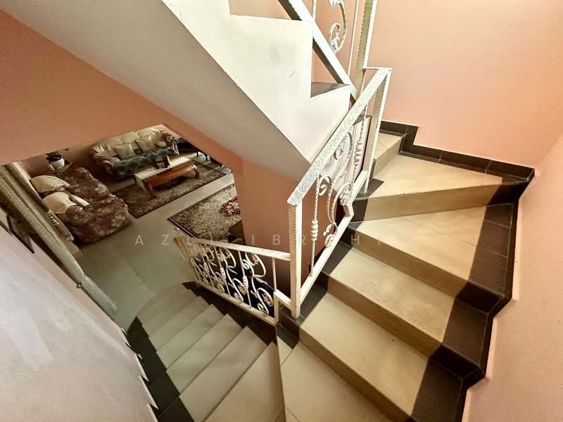 Rumah Teres 2 Tingkat untuk Dijual di Taman Lestari Perdana (Seri Kembangan) - Azli Ibrahim - Living Room - PropertyGuru.com.my