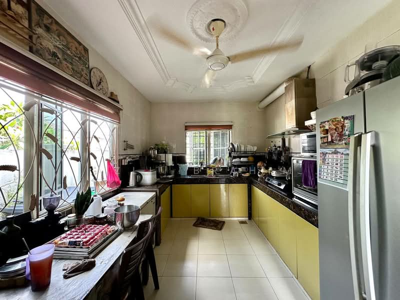 Rumah Teres 2 Tingkat untuk Dijual di Taman Lestari Perdana (Seri Kembangan) - Azli Ibrahim - Kitchen - PropertyGuru.com.my