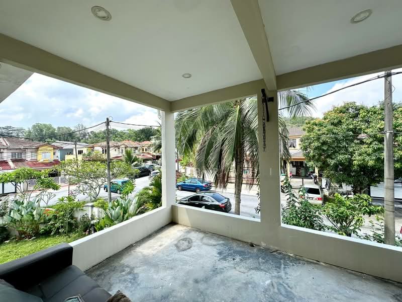 Rumah Teres 2 Tingkat untuk Dijual di Taman Lestari Perdana (Seri Kembangan) - Azli Ibrahim - Exterior - PropertyGuru.com.my