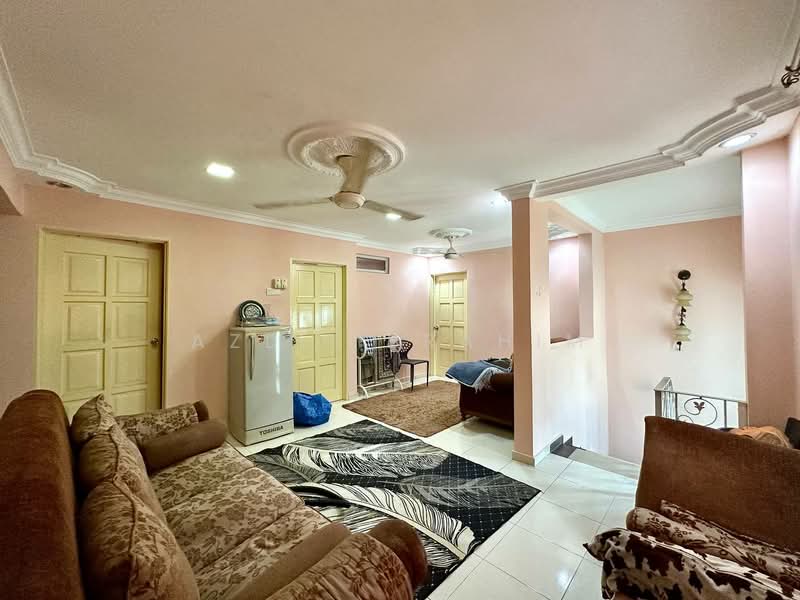 Rumah Teres 2 Tingkat untuk Dijual di Taman Lestari Perdana (Seri Kembangan) - Azli Ibrahim - Living Room - PropertyGuru.com.my