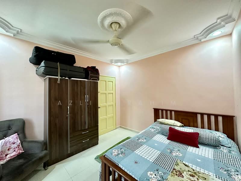 Rumah Teres 2 Tingkat untuk Dijual di Taman Lestari Perdana (Seri Kembangan) - Azli Ibrahim - Bedroom - PropertyGuru.com.my