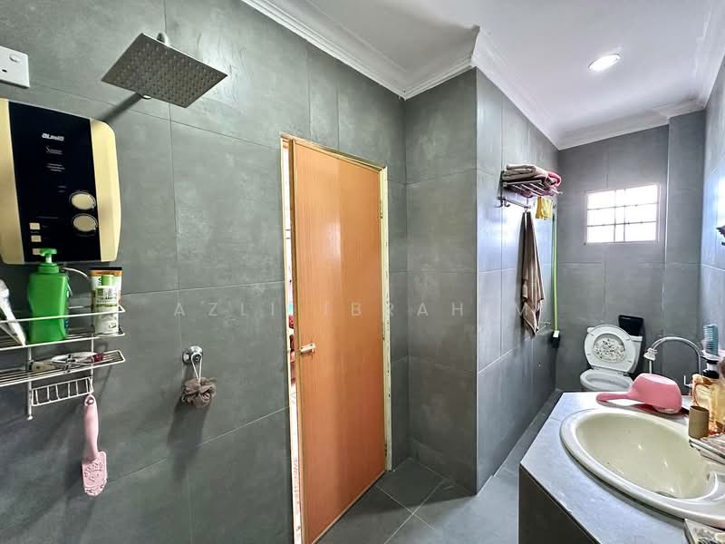 Rumah Teres 2 Tingkat untuk Dijual di Taman Lestari Perdana (Seri Kembangan) - Azli Ibrahim - Bathroom - PropertyGuru.com.my