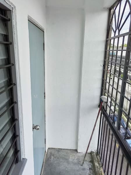 Rumah Flat untuk Dijual di Taman Sungai Besi Indah - Moon Yee - Balcony - PropertyGuru.com.my