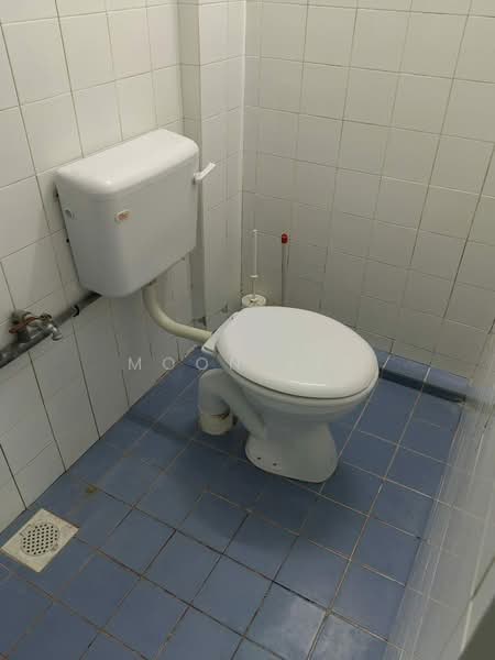 Rumah Flat untuk Dijual di Taman Sungai Besi Indah - Moon Yee - Bathroom - PropertyGuru.com.my