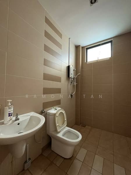 Rumah Berkembar untuk Dijual di Taman Vista Kirana (Bukit Katil) - Ramona Tan - Bathroom - PropertyGuru.com.my