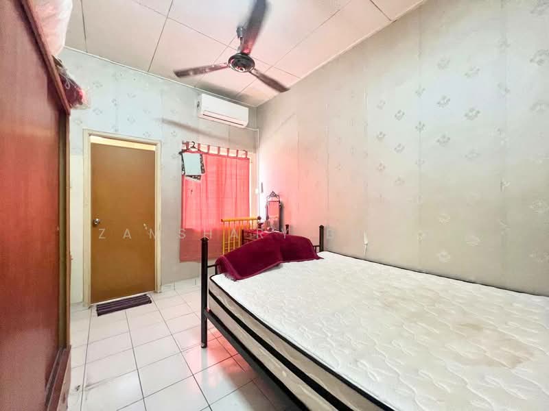 Rumah Teres 2 Tingkat untuk Dijual di Taman Pelangi Semenyih (Semenyih) - Zamshary Budin - Bedroom - PropertyGuru.com.my