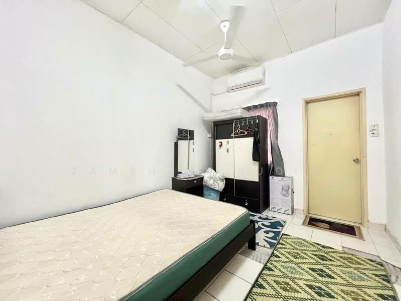 Rumah Teres 2 Tingkat untuk Dijual di Taman Pelangi Semenyih (Semenyih) - Zamshary Budin - Bedroom - PropertyGuru.com.my