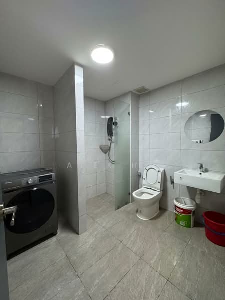 Servis Apartment untuk Disewa di Altris Residences @ The Quartz WM - Alex Ho - Bathroom - PropertyGuru.com.my