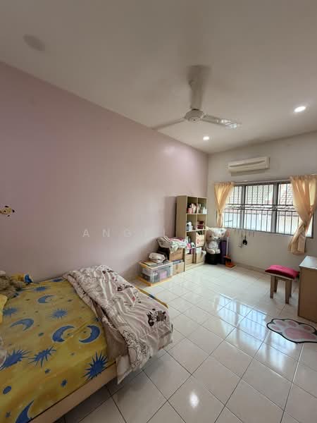 Semi-Detached House for Sale in Bandar Putra Permai (Seri Kembangan) - Angel Ng - Bedroom - PropertyGuru.com.my
