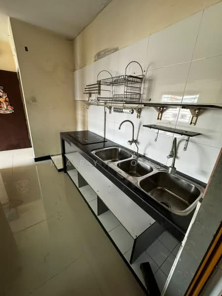 Rumah Flat untuk Dijual di Pangsapuri Sri Meranti - Mary Tong - Kitchen - PropertyGuru.com.my