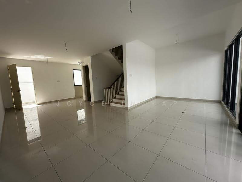 4-storey Terraced House for Sale in Damansara Perdana (Selangor) - Joycelin Yap - Living Room - PropertyGuru.com.my