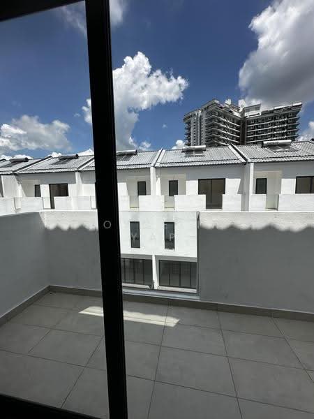 4-storey Terraced House for Sale in Damansara Perdana (Selangor) - Joycelin Yap - Balcony - PropertyGuru.com.my