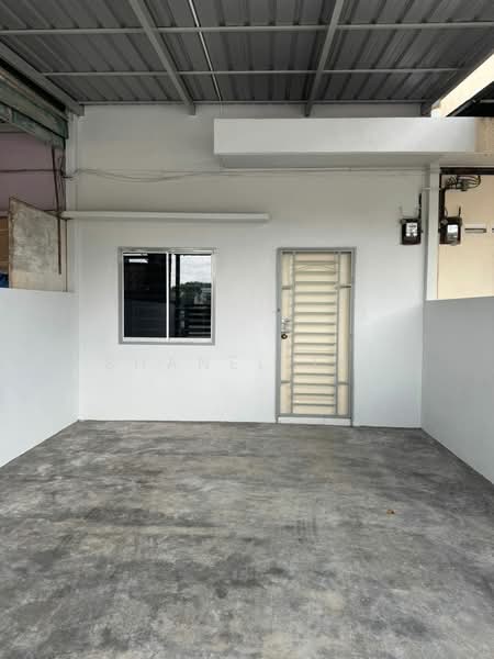Rumah Teres 2 Tingkat untuk Dijual di Kluang (Johor) - Shanel Tee - Entrance - PropertyGuru.com.my