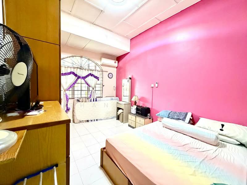 1-storey Terraced House for Sale in Taman Kampung Majid (Kluang) - Shanel Tee - Bedroom - PropertyGuru.com.my