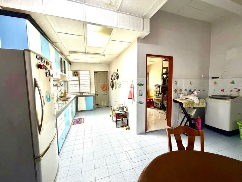 1-storey Terraced House for Sale in Taman Kampung Majid (Kluang) - Shanel Tee - Kitchen - PropertyGuru.com.my