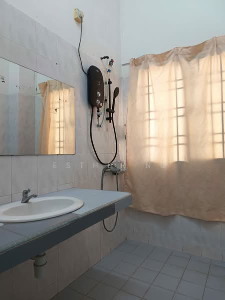 2-storey Terraced House for Rent in Klang (Selangor) - Esther Ng - Bathroom - PropertyGuru.com.my