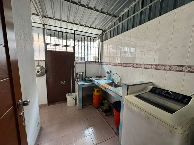 2-storey Terraced House for Sale in Taman Sri Skudai (Skudai) - Min Kong - Kitchen - PropertyGuru.com.my